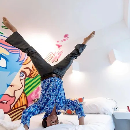 洛桑中心宜必思尚品酒店 3* 洛桑