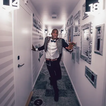 洛桑中心宜必思尚品酒店