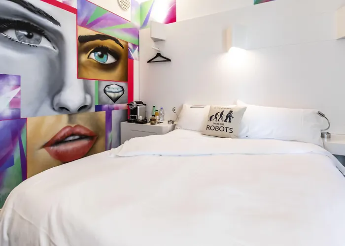 Ibis Styles Center Madhouse מלון